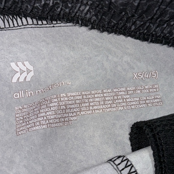 2 pairs Boys swim trunks size 4/5 - Picture 4 of 8